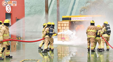 消防處考慮調整對現職人員沿用三十四年體能測試要求。（資料圖片）