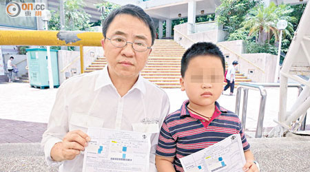 吳先生兒子（右）上月獲轉介至瑪麗醫院求診，惟竟獲排期至三年後才接受首次診症。
