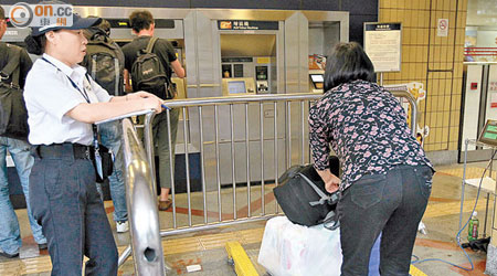港鐵東鐵線的行李重量限制為最高二十三公斤，超重的行李均不可帶進車站付費區。