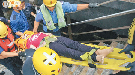 女事主獲救時口吐白沫陷昏迷，送院不治。（馬竟峯攝）