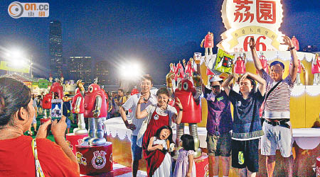 荔園最後一日營運，吸引不少市民入場緬懷一番。（陳德賢攝）