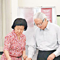 新加坡總統陳慶炎伉儷前往投票。（海峽時報提供）