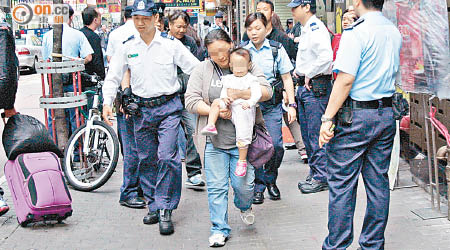 當年在伊院被抱走的女童，在油麻地被尋回。（資料圖片）