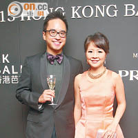 愛好藝術文化的新世界發展副主席鄭志剛（左）與太太余雅穎（右）盛裝打扮出席。