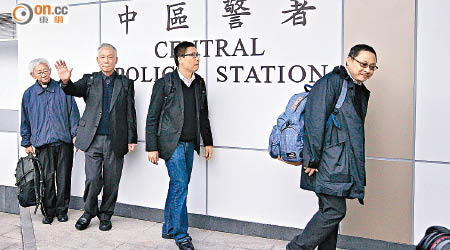 佔中三子（右起）戴耀廷、陳健民、朱耀明及陳日君早於去年底向警方自首，但至今仍未被起訴。