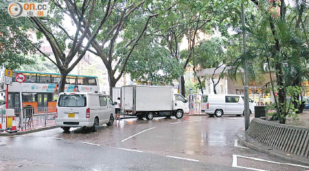 銅鑼灣糖街時有輕型貨車駛入禁區，被指有礙車流暢通。