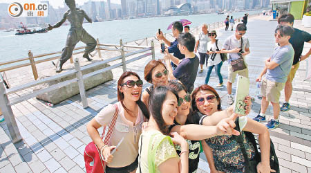 香港的吸引力不敵貨幣匯率低的國家，內地旅客「外流」。（黃永俊攝）