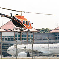 肇事CX 170國泰客機急降峇里登巴薩國際機場前，峇里有關部門嚴陣戒備。（DIIMEX.COM圖片）