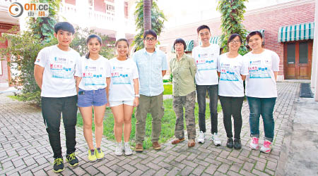 侯智恒（左四）與李樂詩（右四）領隊，帶多名學生參觀新加坡環保項目。