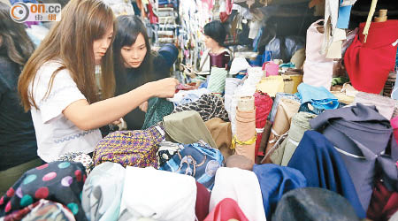 欽州街臨時小販布市場，是不少市民買布的好去處，但面臨清拆命運。