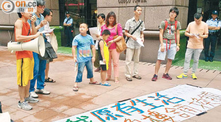 關注組要求重建後可以廉租租舖。（梁可瑩攝）