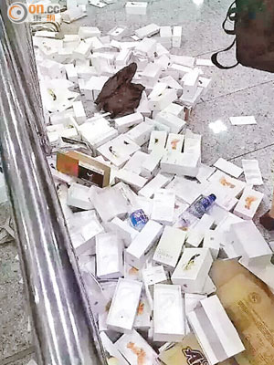 內地海關在行李中搜出多個手機盒。