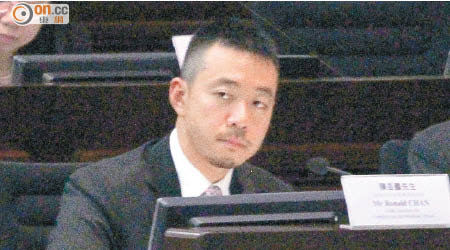 陳岳鵬首次單拖出席立法會即被劉慧卿批評「堅離地」。