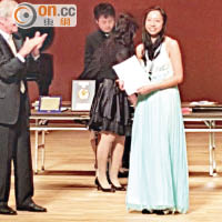 Melody於「大阪國際音樂大賽豎琴組」奪兩大獎。（受訪者提供）