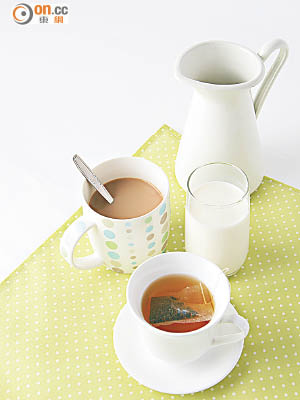 專家建議喝茶時加奶，可免牙黃。（資料圖片）