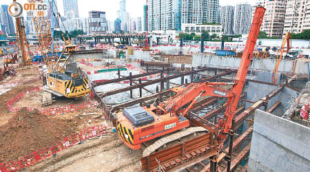 香港多項重要大型基建工程，如高鐵工程（圖）均出現超支及延誤。