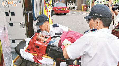 被撞傷內地婦送院。（曾志恒攝）