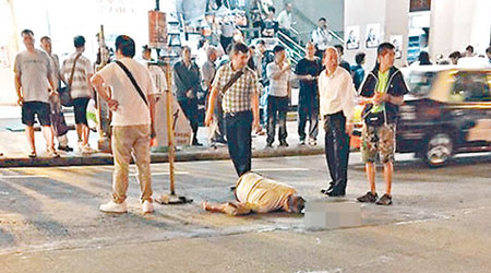 被撞男子重傷倒地。（fb香港突發事故報料區圖片）