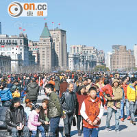 上海有調查發現只有兩成半新婚夫婦願意生育第二胎。（資料圖片）