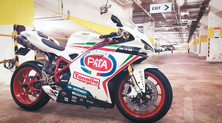 勞少麟fb封面照為Ducati（杜卡迪）的電單車相。（互聯網圖片）