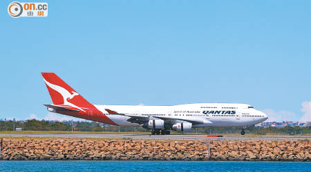 澳航一架同款的波音747客機發生機械故障，導致一班悉尼往本港航班延誤近三小時。（資料圖片）