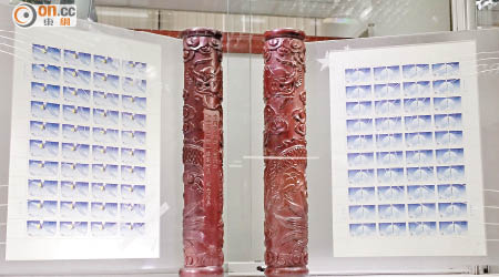 「神舟一號」升空的一套八十枚紀念版票由二十分及一百分郵票組成。（楊嘉莉攝）