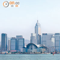 本港的全球宜居城市指數排名由去年的三十一位大跌十五位。