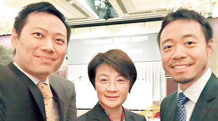 徐英偉（左）在網上發功，藉約晤方國珊（中）幫陳岳鵬補鑊。（互聯網圖片）