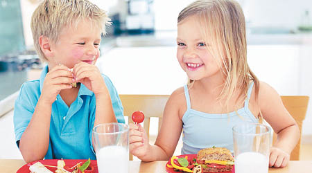 英國有研究發現，有吃健康早餐習慣的小學生較高機會在考試中取得好成績。