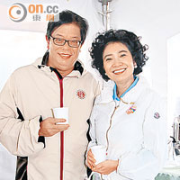 香港律師會前會長王桂壎（左）及健康快車創會主席方黃吉雯為慈善跑出心出力。
