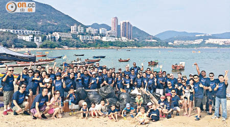 不同機構組隊參與「清潔香港」，人強馬壯。