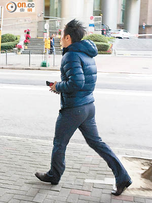 被告劉康愉因網上出售假球衣，被判罰款一千五百元。