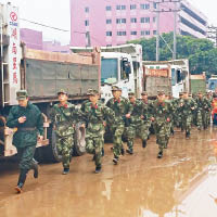 武警趕赴意外現場救援。