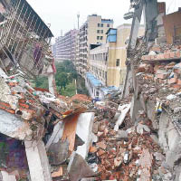 災場建築物粉碎式倒塌。（互聯網圖片）