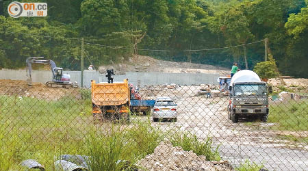 環團發現東涌河谷出現大量傾倒泥頭和建築廢料。（綠色力量提供）