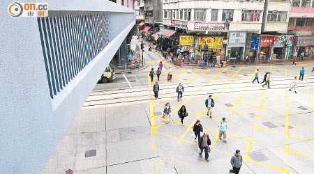 運輸署承認筲箕灣道行人天橋使用率偏低，計劃增設行人過路處。