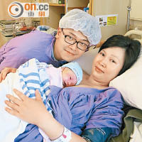 初生嬰兒與母親肌膚接觸，有助保持穩定體溫。