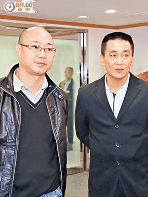林少麟（右）聲稱為入境團業界發聲，促剷除旅議會「惡法」，旁為葉志偉（左）。