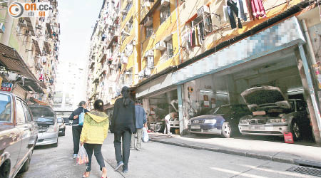 本港有一千三百家車輛維修工場設於用作居住用途的建築物下。（胡家豪攝）