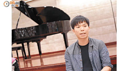 四年前喪父的蔡文輝，在那時候愛上音樂，以抒發情感。（胡家豪攝）