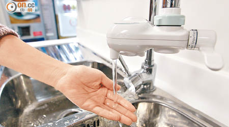 市民應每周或在使用前，為不常使用的出水口，如水龍頭、淋浴噴頭等沖洗至少一分鐘，減低病菌積聚風險。（資料圖片）