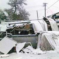 浙江安吉木製品廠被積雪壓塌。（互聯網圖片）