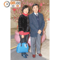 仁濟醫院前主席蘇陳偉香（左）與丈夫蘇啟聲入完馬場翌日即出發到緬甸旅行，實行過幾日二人世界。