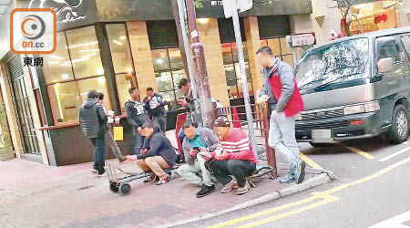 香港多個地區常有南亞裔及非洲裔人士在街頭流連。