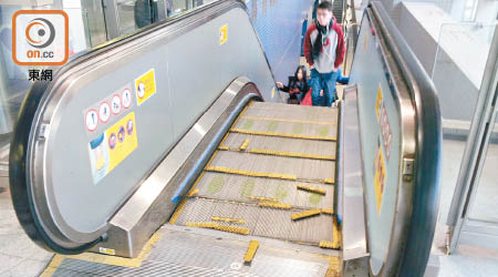 大圍站有乘客曾手攜行李篋使用扶手電梯，疑梯梳受壓出事。