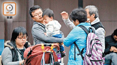 學習照顧幼兒試驗計劃申請人，需育有初生至六歲的孫兒孫女。（羅錦鴻攝）