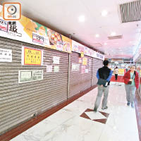 尖東一個商場內近期亦有至少四間食肆吉舖，包括著名連鎖甜品店分店。