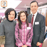 度身訂造男裝品牌詩閣董事經理張宗琪（右）及太太應敏華（左）拍拖出席團拜，與上海總會理事鄒韻玲開心合照。