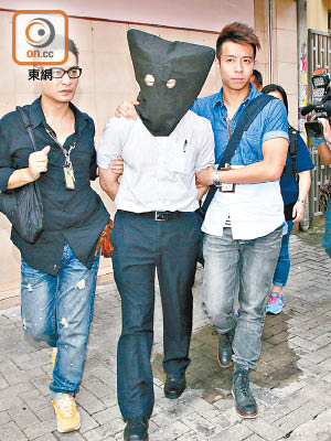被告黃健偉（左二）被判監六年四個月。（資料圖片）
