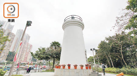 香港仔<br>造價達四十萬元的燈塔只可觀望而無法進入，被指淪為大擺設。